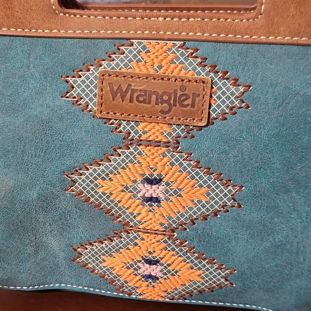 Wrangler Crossbody - Picture 2 of 5